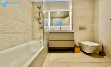 2 bedroom Apartment for Sale in Elviria-5357