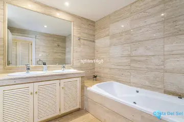2 bedroom Apartment for Sale in Nueva Andalucía-85108