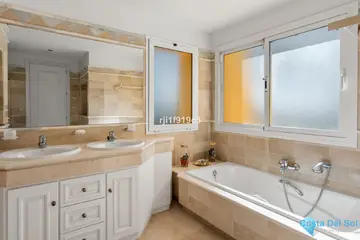 3 bedroom Apartment for Sale in Elviria-19563