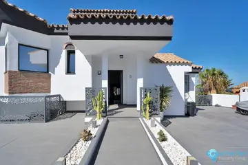 4 bedroom House for Sale in La Alcaidesa-85412