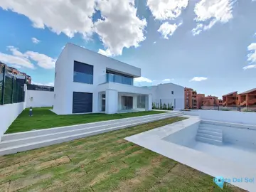 4 bedroom House for Sale in Manilva