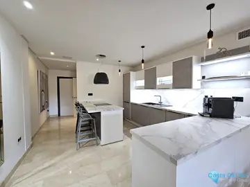 3 bedroom Apartment for Sale in Puerto Banús-86900