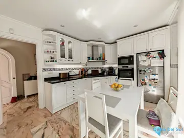 5 bedroom House for Sale in Benalmadena-87460