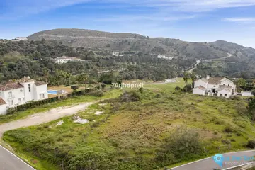 1593m2 Plot for Sale in Benahavís-87540