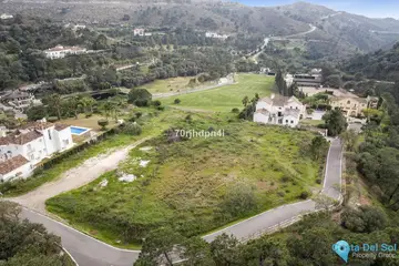 1593m2 Plot for Sale in Benahavís-87546