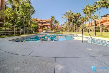 2 bedroom Apartment for Sale in Puerto Banús-87613