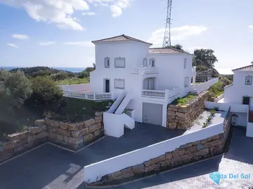 4 bedroom House for Sale in Estepona