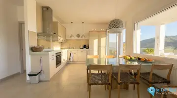 4 bedroom House for Sale in Guaro-22238