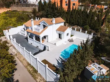 5 bedroom House for Sale in Estepona