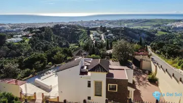 6 bedroom House for Sale in Estepona