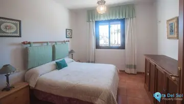6 bedroom House for Sale in Estepona-24421