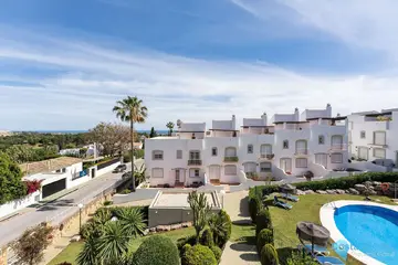 4 bedroom House for Sale in Nueva Andalucía-27479