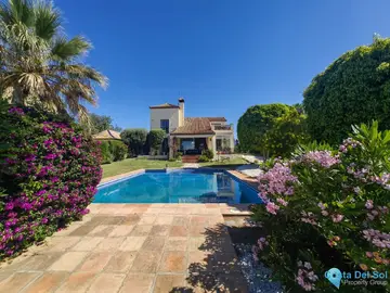 3 bedroom House for Sale in Estepona