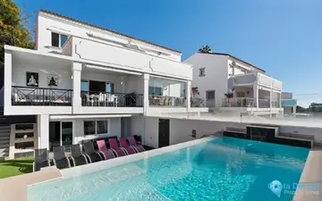 6 bedroom House for Sale in Marbella-28066