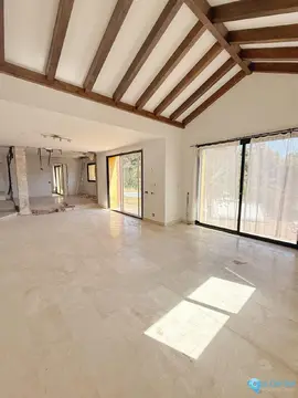 5 bedroom House for Sale in Elviria-28251