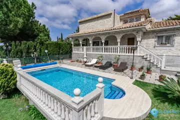 4 bedroom House for Sale in Artola-28395