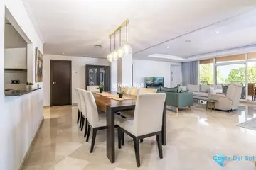 4 bedroom Apartment for Sale in Nueva Andalucía-28473