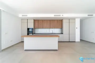 4 bedroom Apartment for Sale in Benalmadena Pueblo-29030