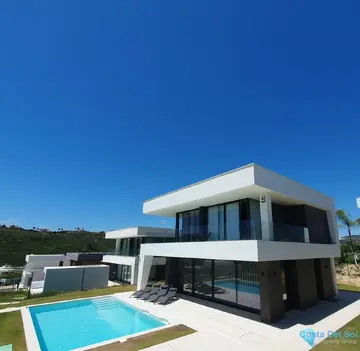 4 bedroom House for Sale in La Duquesa-29280