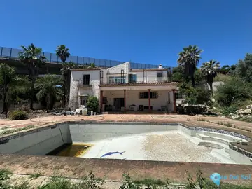 7 bedroom House for Sale in Nueva Andalucía-29700
