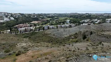 2400m2 Plot for Sale in Benahavís-30208