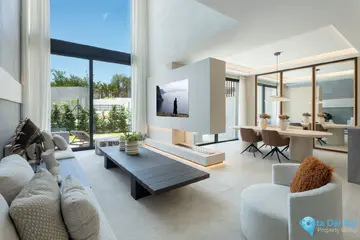 4 - 6 bedroom House for Sale in Marbella-31066