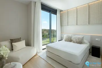 4 - 6 bedroom House for Sale in Marbella-31070