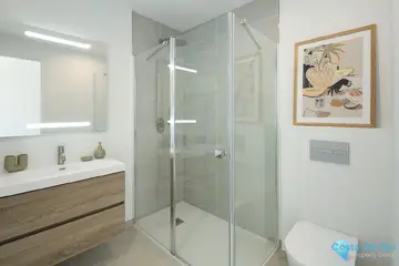 4 - 6 bedroom House for Sale in Marbella-31071