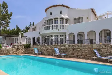 6 bedroom House for Sale in Estepona