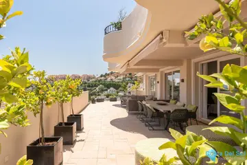 4 bedroom Apartment for Sale in Nueva Andalucía-32089