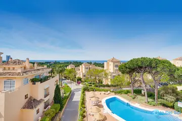 4 bedroom Apartment for Sale in Elviria-32200