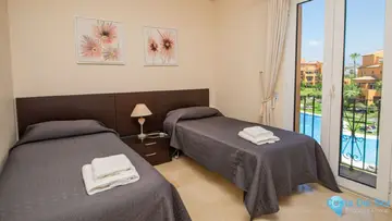 2 bedroom Apartment for Sale in La Duquesa-15847