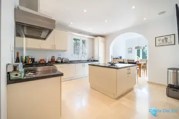 4 bedroom House for Sale in Istán-32892