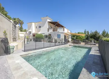 6 bedroom House for Sale in Estepona