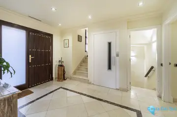 4 bedroom House for Sale in The Golden Mile-33597