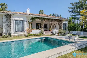 4 bedroom House for Sale in El Paraiso-33811