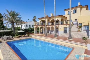 8 bedroom House for Sale in Estepona-35225