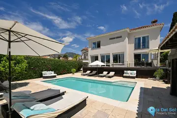 6 bedroom House for Sale in Río Real-35538