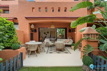 4 bedroom House for Sale in The Golden Mile