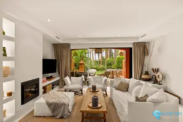 4 bedroom House for Sale in The Golden Mile-36226