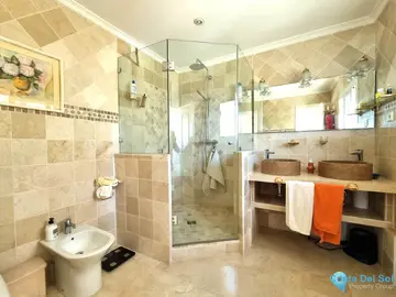 5 bedroom House for Sale in Benalmadena-36300