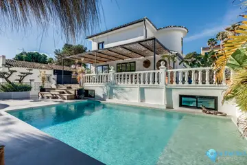 5 bedroom House for Sale in Nueva Andalucía