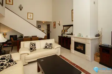 3 bedroom Apartment for Sale in La Mairena-83033