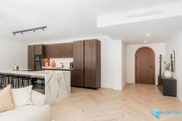 4 bedroom Apartment for Sale in The Golden Mile-37273