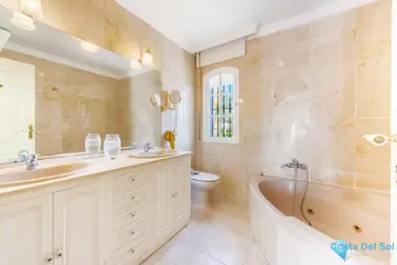 8 bedroom House for Sale in Marbella-37700
