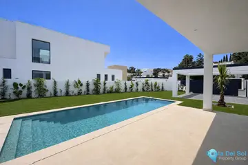6 bedroom House for Sale in New Golden Mile-37759
