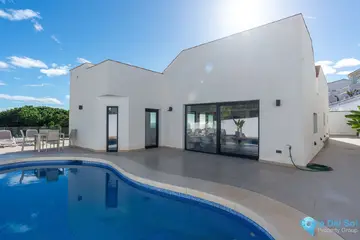 6 bedroom House for Sale in La Cala de Mijas-37860