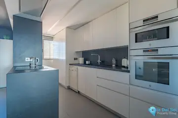 4 bedroom Apartment for Sale in Málaga-37912