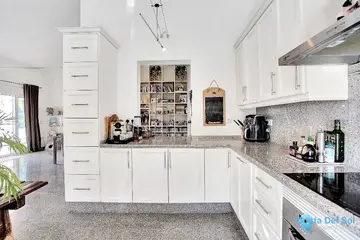 6 bedroom House for Sale in Marbesa-38009