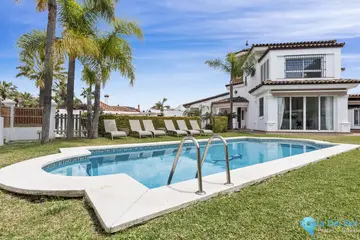 5 bedroom House for Sale in Las Chapas